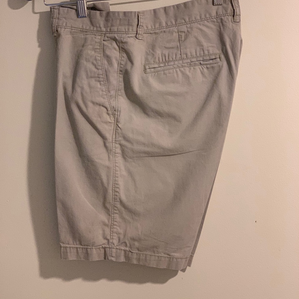 Old navy short khaki pant. I have two pair.
